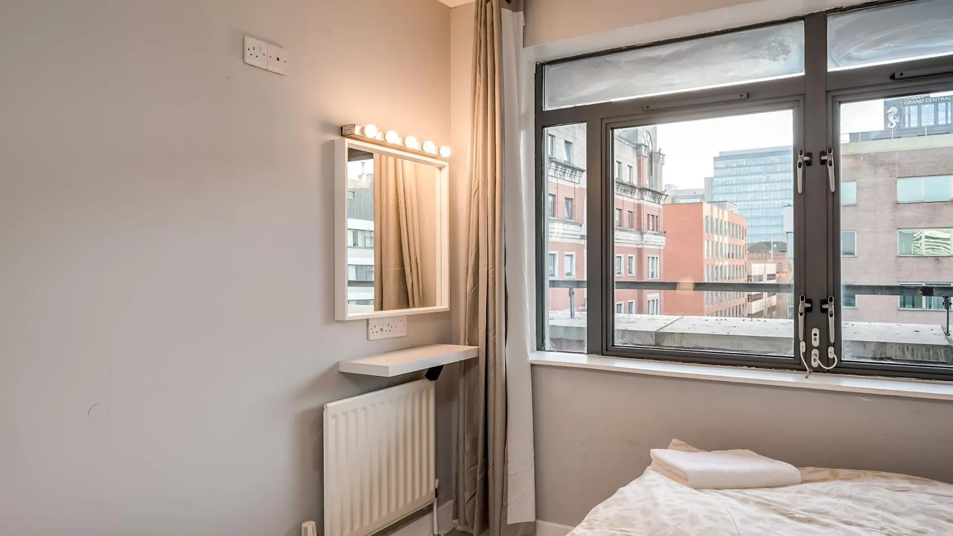 Belfast City Apartment With Free Parking! 0*,