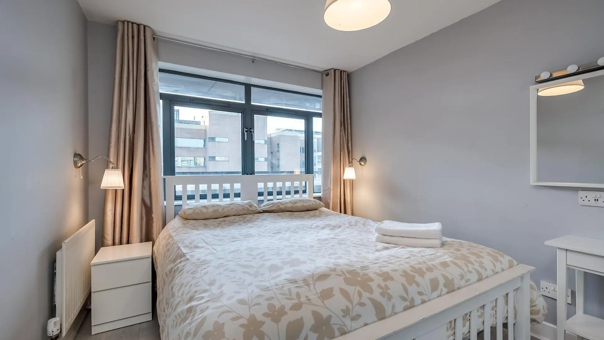 Belfast City Apartment With Free Parking!