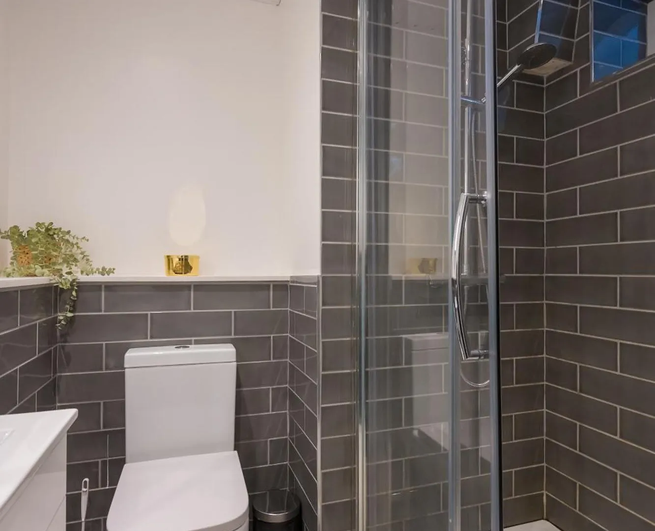 Belfast City Apartment With Free Parking!