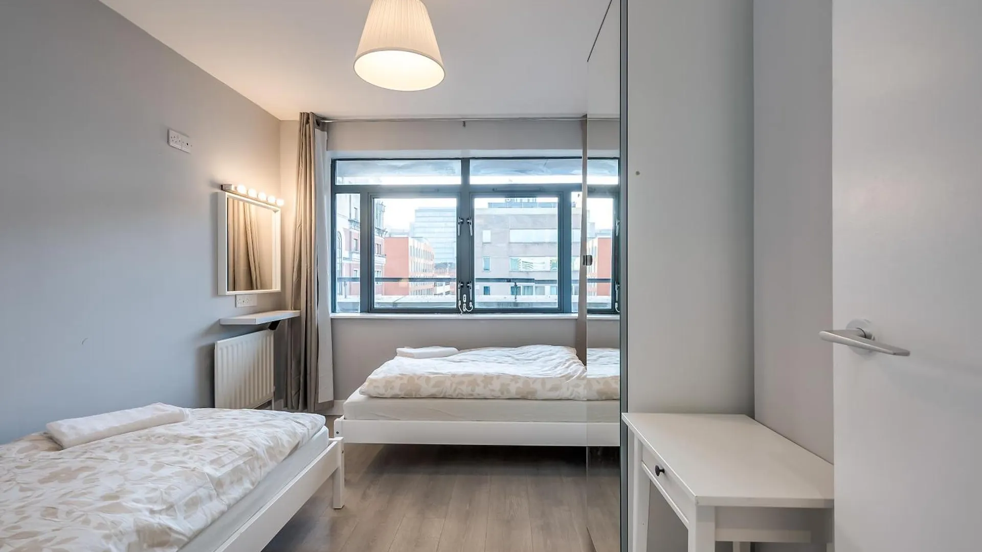 Belfast City Apartment With Free Parking!